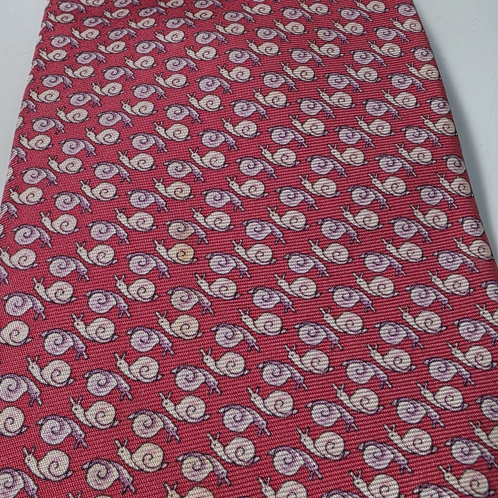 Jos A Bank Signature Collection Silk Pink Snails Pattern Mens Tie